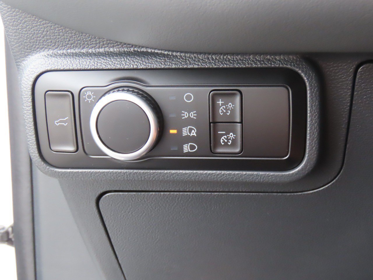 Certified 2025 Ford Explorer Active RWD image 28