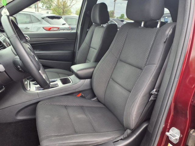 Used 2018 Jeep Grand Cherokee Laredo AWD/4WD image 3