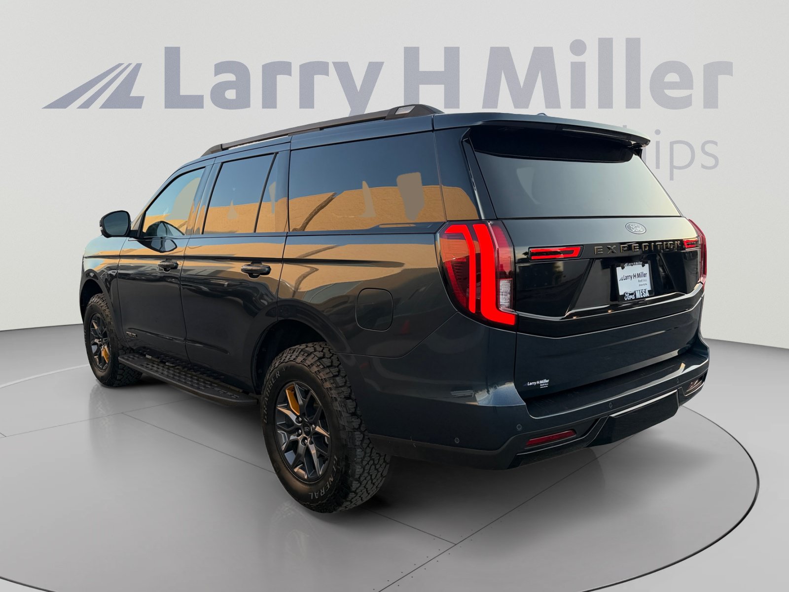 Certified 2025 Ford Expedition Tremor AWD/4WD image 3