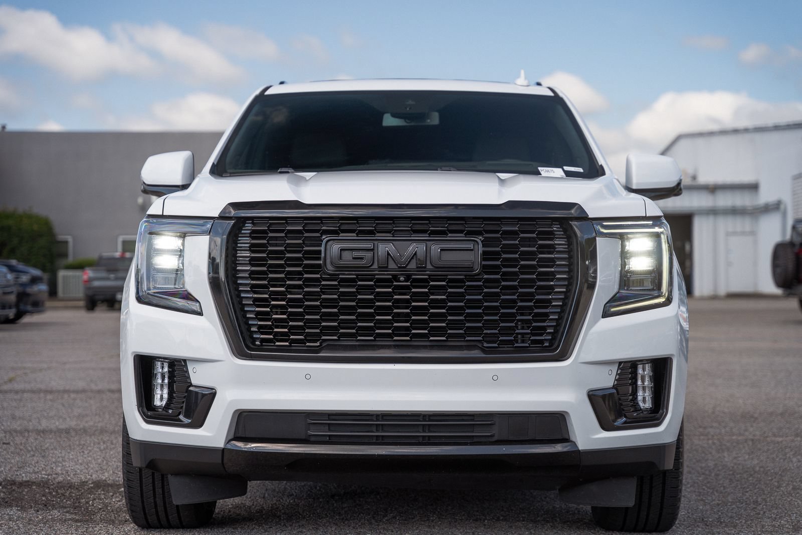 Used 2023 GMC Yukon XL Denali RWD image 3