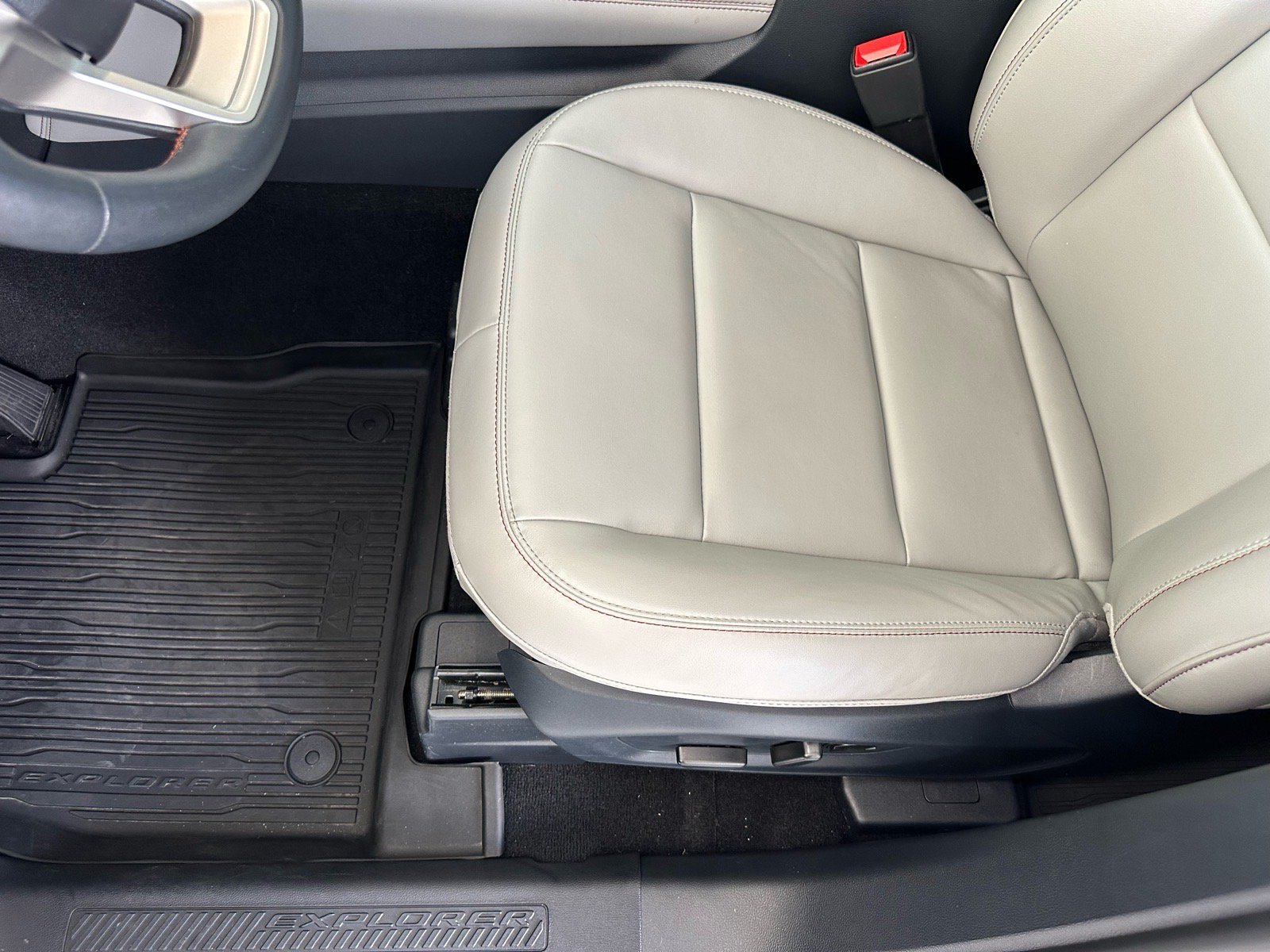Certified 2025 Ford Explorer Active w/ Active Comfort Package RWD image 21