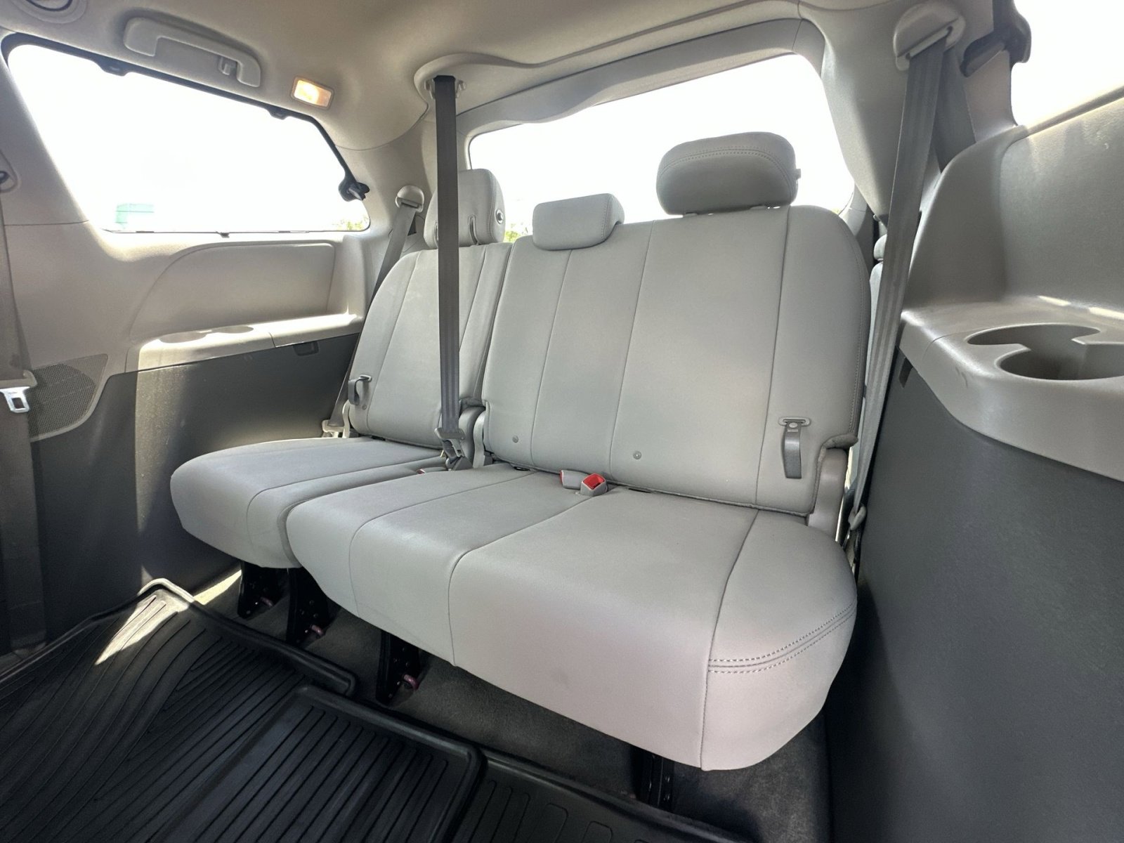 Used 2018 Toyota Sienna XLE w/ XLE Navigation Package FWD image 33