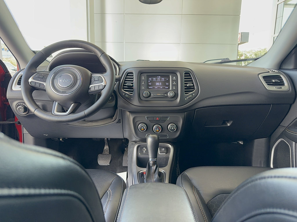 Used 2018 Jeep Compass Latitude FWD image 29