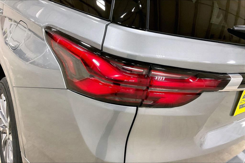 Used 2023 Chevrolet Traverse Premier w/ LPO, Floor Liner Package image 28