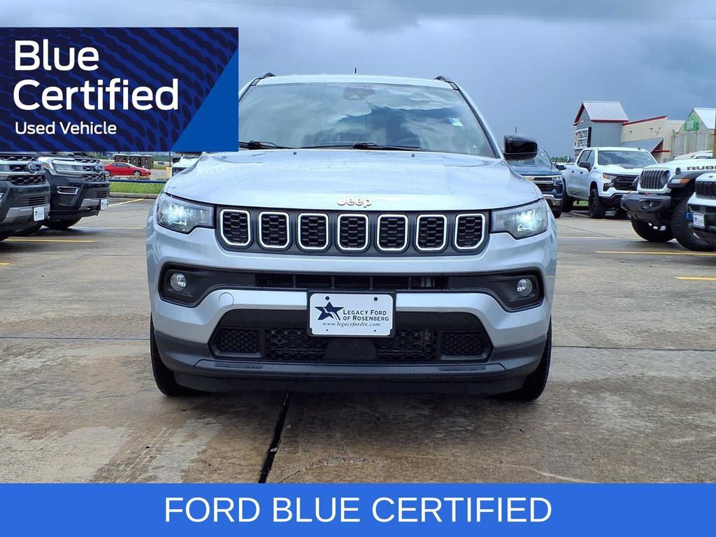 Used 2024 Jeep Compass Latitude AWD/4WD image 3