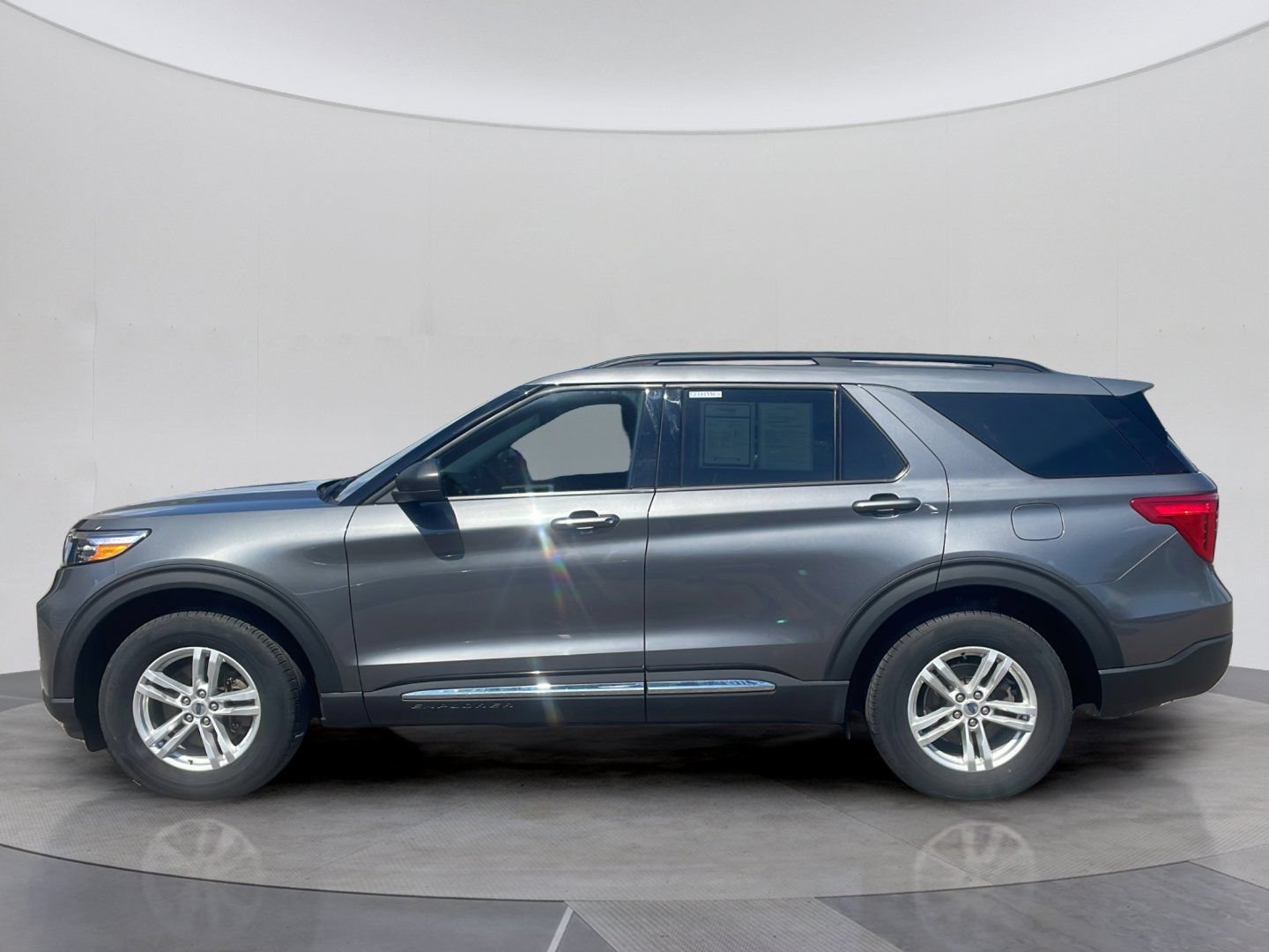 Certified 2023 Ford Explorer XLT AWD/4WD image 2
