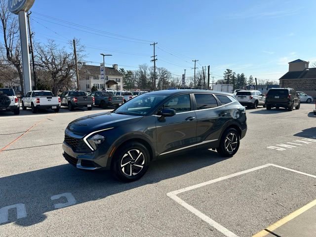 Used 2023 Kia Sportage LX image 4