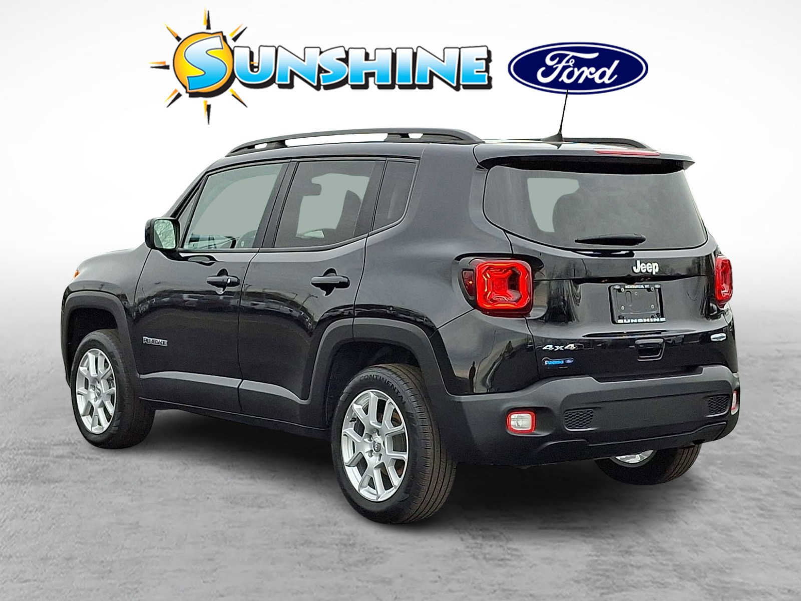 Used 2019 Jeep Renegade Latitude w/ UConnect 8.4 Nav Group image 2