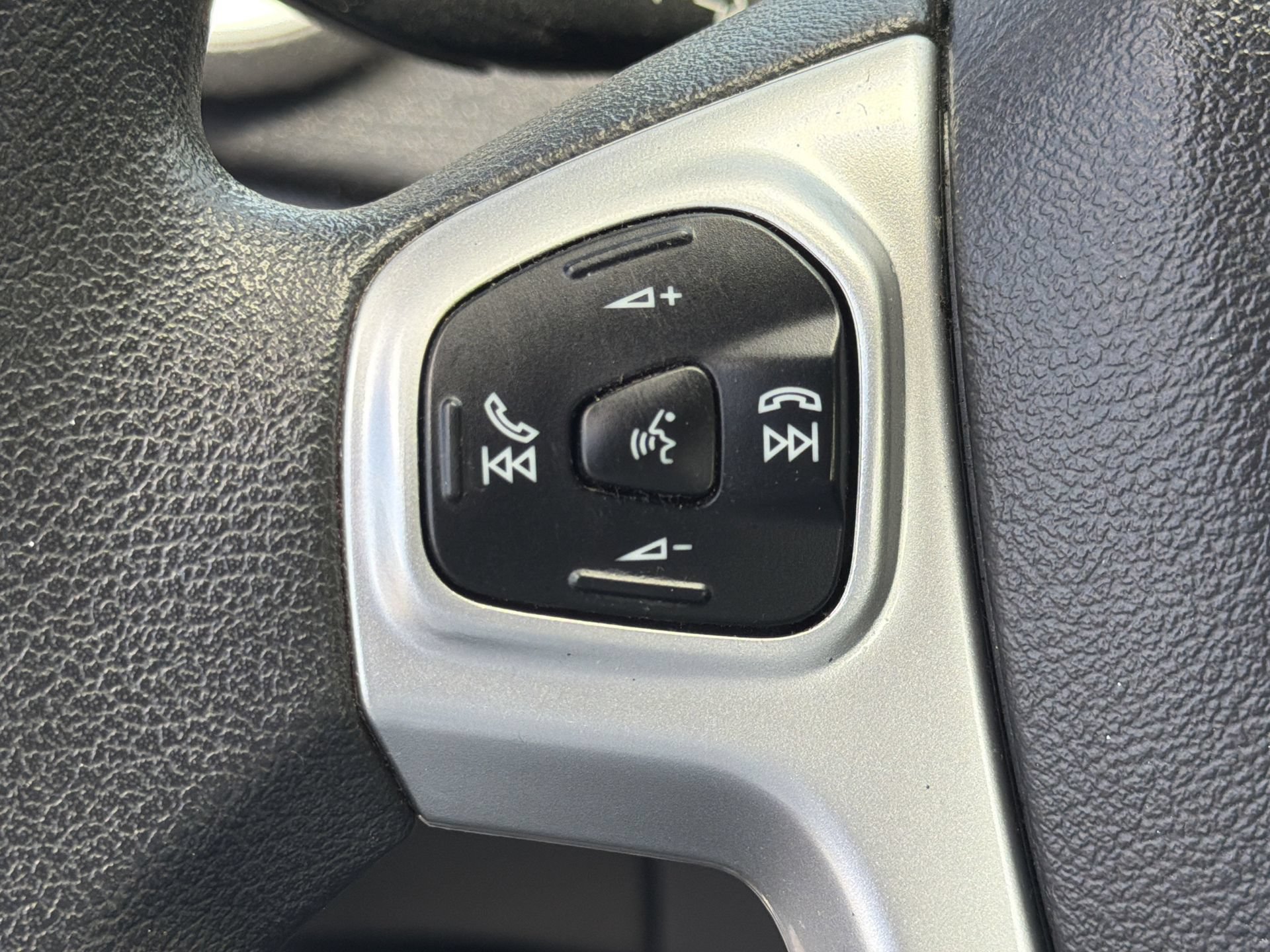 Certified 2018 Ford Fiesta SE FWD image 10