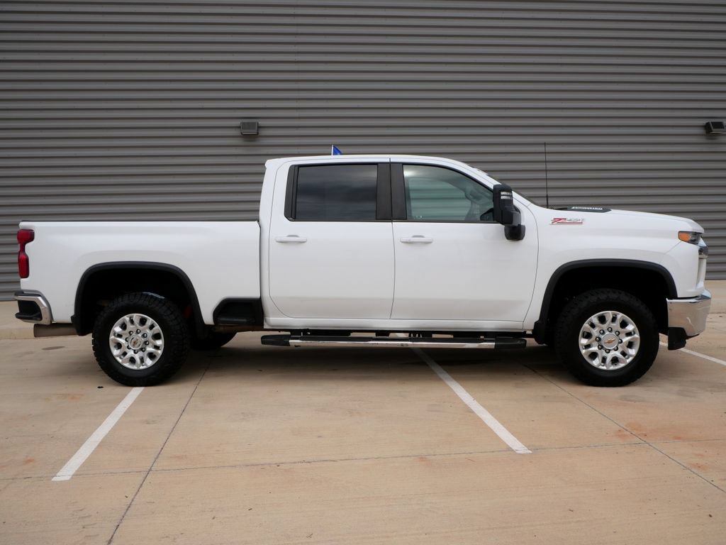 Used 2023 Chevrolet Silverado 2500 LT w/ Convenience Package AWD/4WD image 2