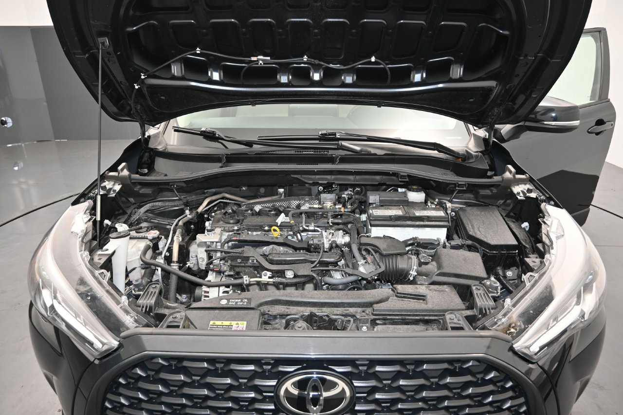 Used 2025 Toyota Corolla Cross LE FWD image 18