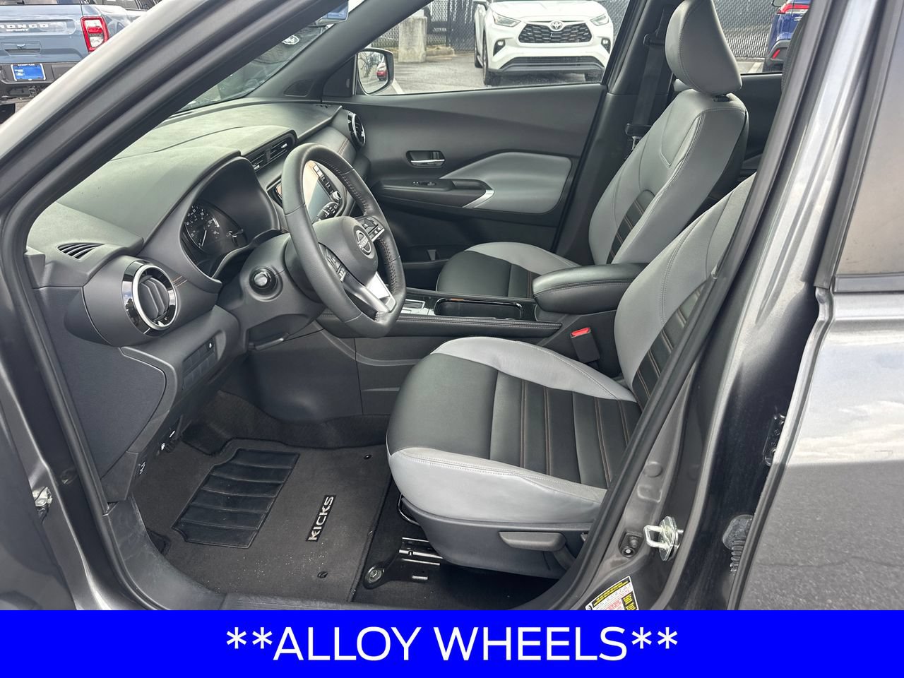 Used 2023 Nissan Kicks SR w/ SR Premium Package FWD image 10