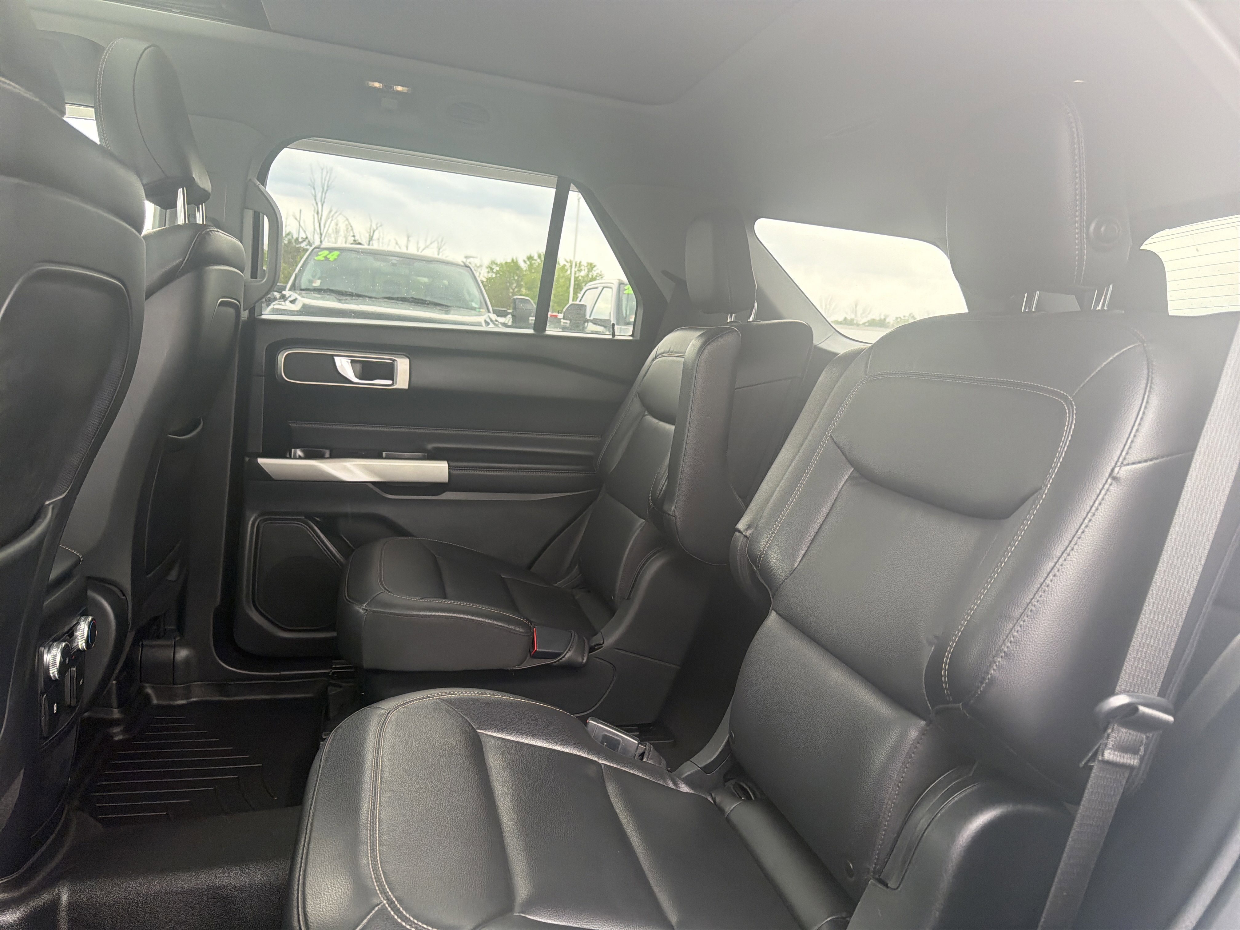 Certified 2020 Ford Explorer XLT w/ Equipment Group 202A AWD/4WD image 14