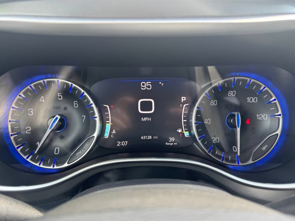 Used 2025 Chrysler Pacifica Select FWD image 9