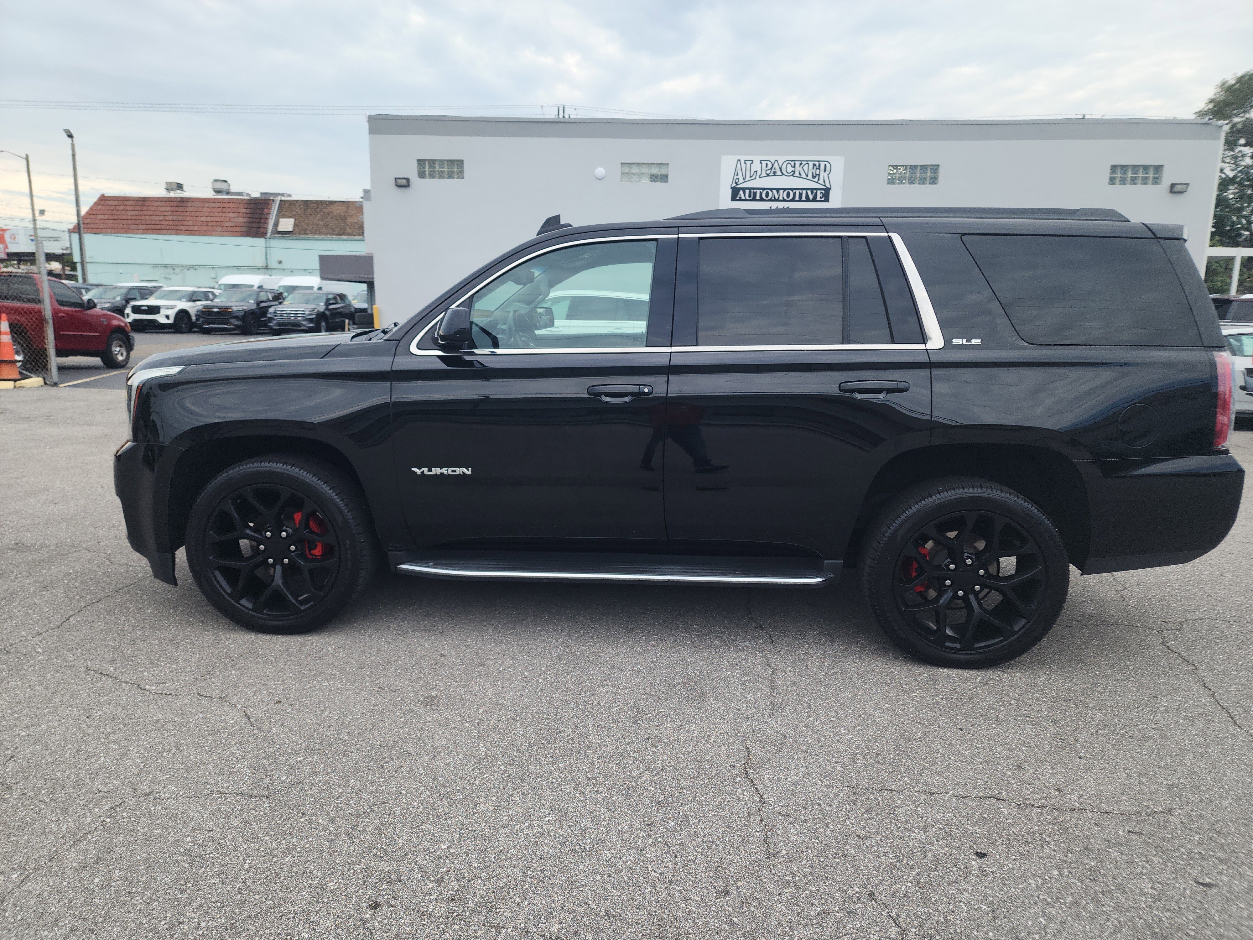 Used 2018 GMC Yukon SLE RWD image 2