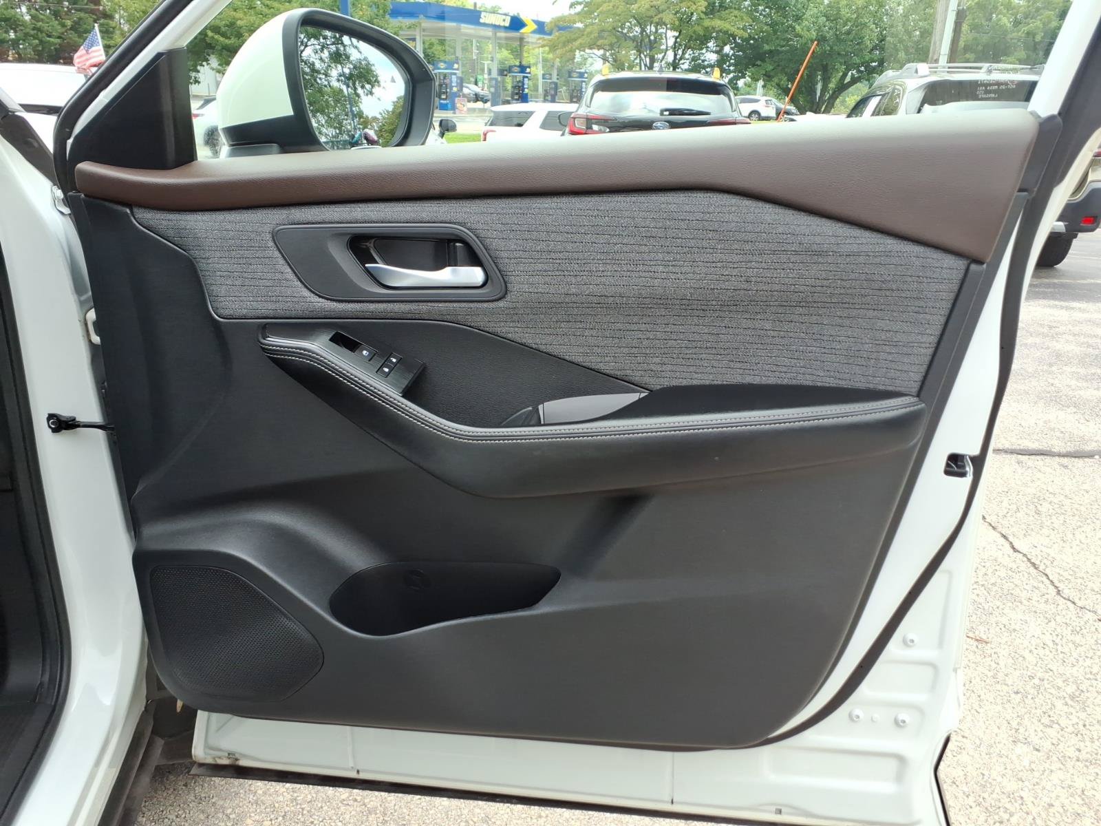 Used 2023 Nissan Rogue SV AWD/4WD image 28
