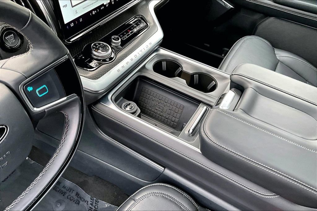 Certified 2025 Ford Expedition Platinum w/ Stealth Appearance Package AWD/4WD image 16