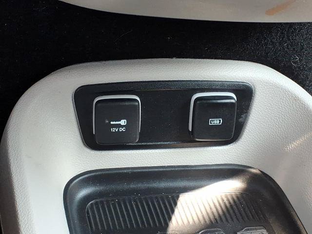 Used 2019 Chrysler Pacifica Touring Plus w/ Advanced Safetytec Group FWD image 18