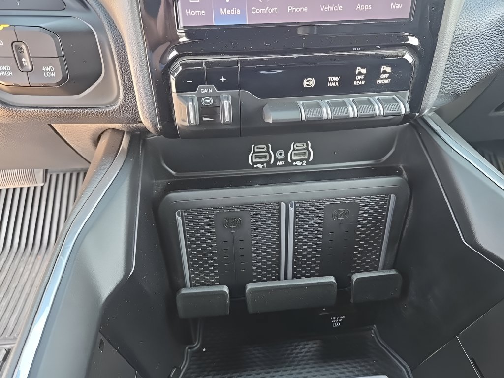 Used 2026 RAM 3500 Laramie AWD/4WD image 18
