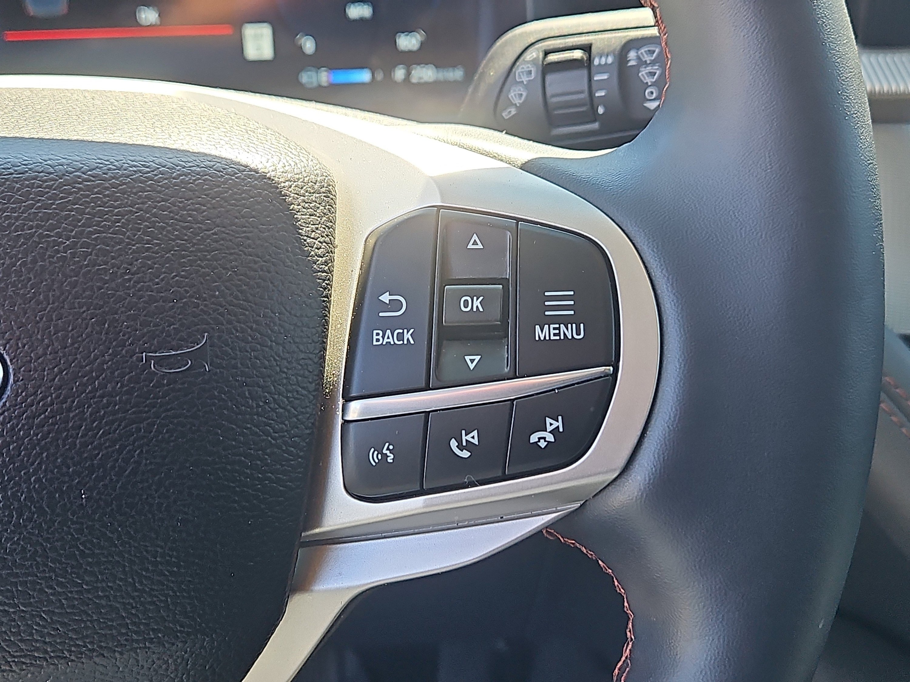 Certified 2025 Ford Explorer Active w/ Active Comfort Package AWD/4WD image 20