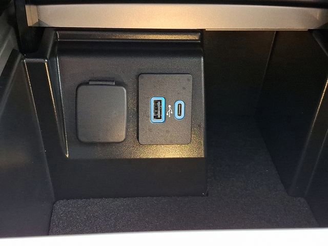 Certified 2022 Ford Explorer Limited w/ Equipment Group 301A image 28