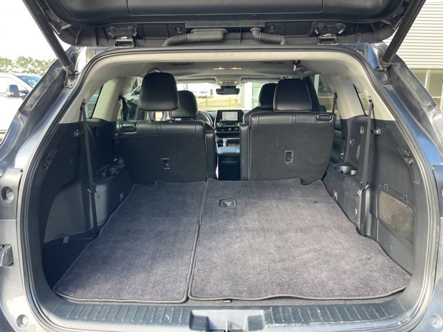 Used 2023 Toyota Highlander XLE FWD image 33