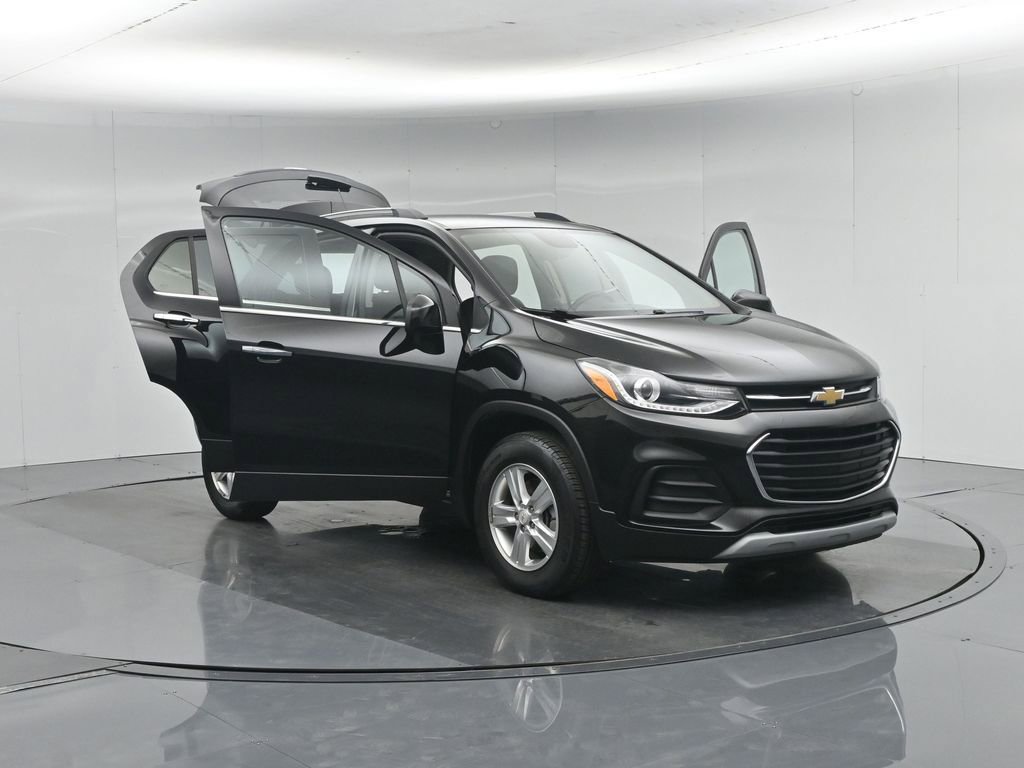 Used 2020 Chevrolet Trax LT w/ LT Convenience Package AWD/4WD image 35