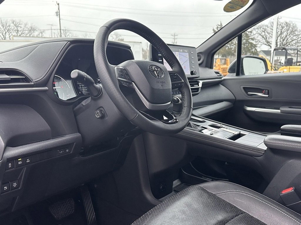 Used 2023 Toyota Sienna XSE image 8