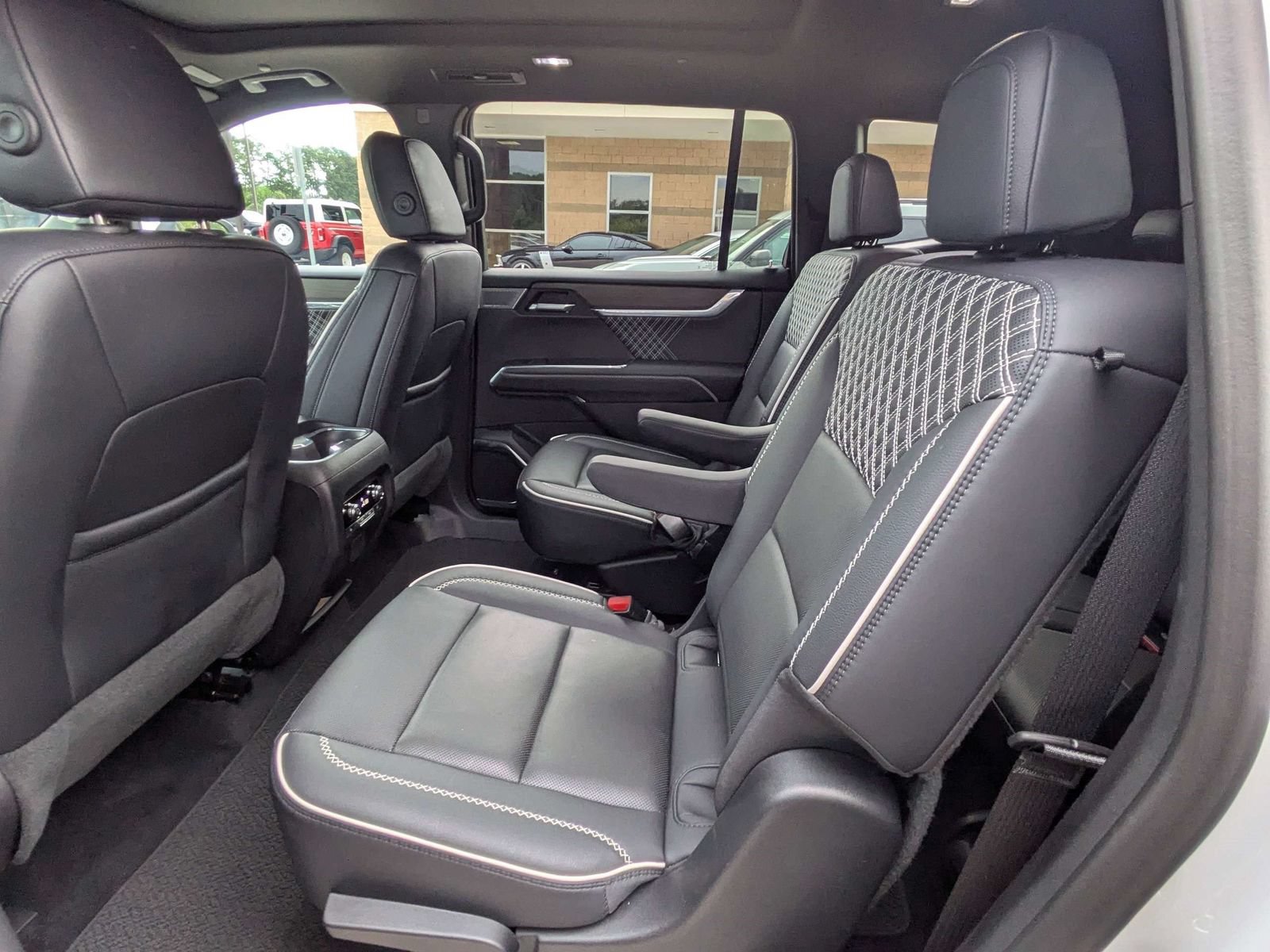 Used 2025 GMC Acadia Denali w/ Super Cruise Package FWD image 15