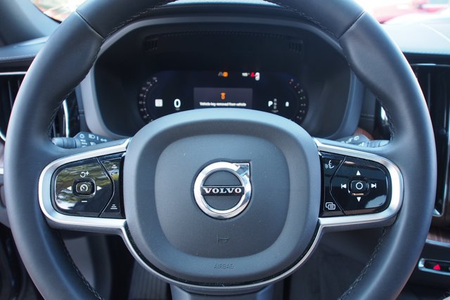 Used 2023 Volvo XC60 B5 Ultimate w/ Protection Package Premier FWD image 26