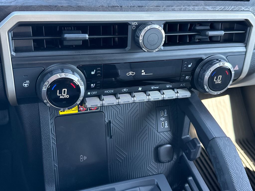 Used 2024 Toyota Tacoma Limited w/ Limited Package (LT) image 23