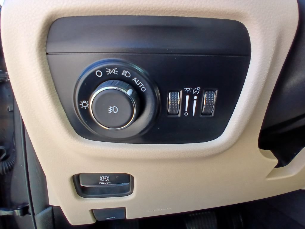 Used 2022 Jeep Grand Cherokee Limited AWD/4WD image 12