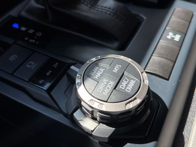 Used 2025 Toyota Tacoma TRD Off-Road image 33