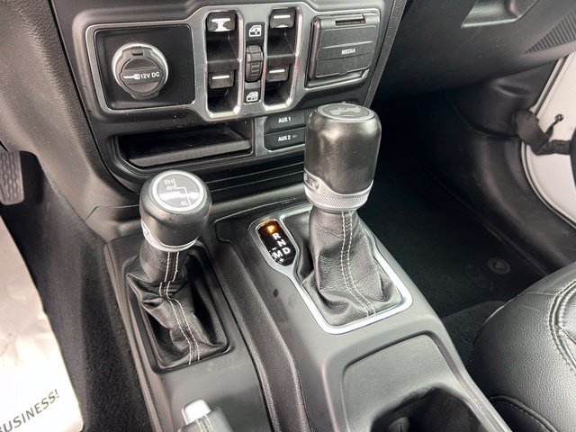 Used 2023 Jeep Wrangler Unlimited Sahara w/ Cold Weather Group AWD/4WD image 17