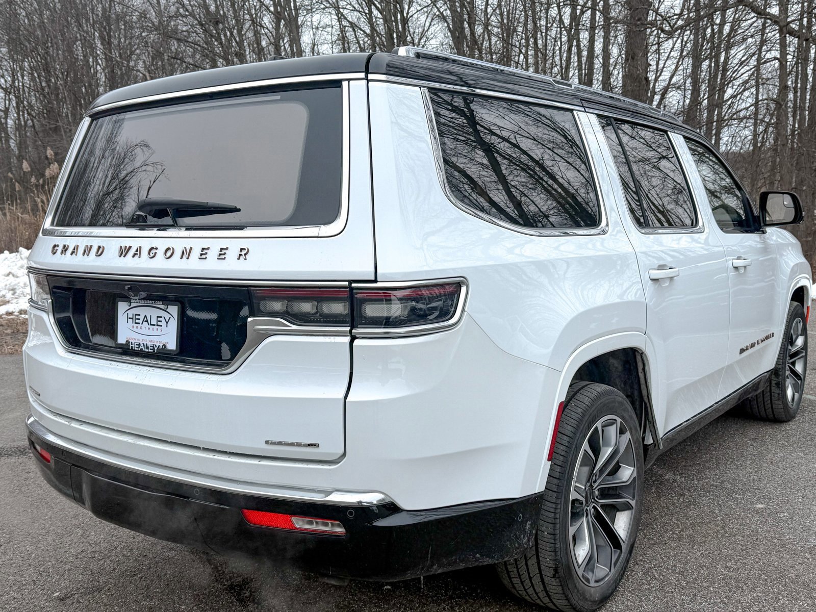 Used 2023 Jeep Grand Wagoneer Series III image 4
