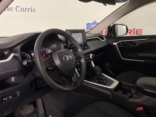 Used 2020 Toyota RAV4 LE image 12