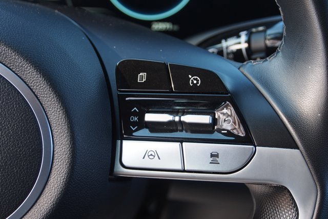 Used 2023 Hyundai Elantra Limited image 22