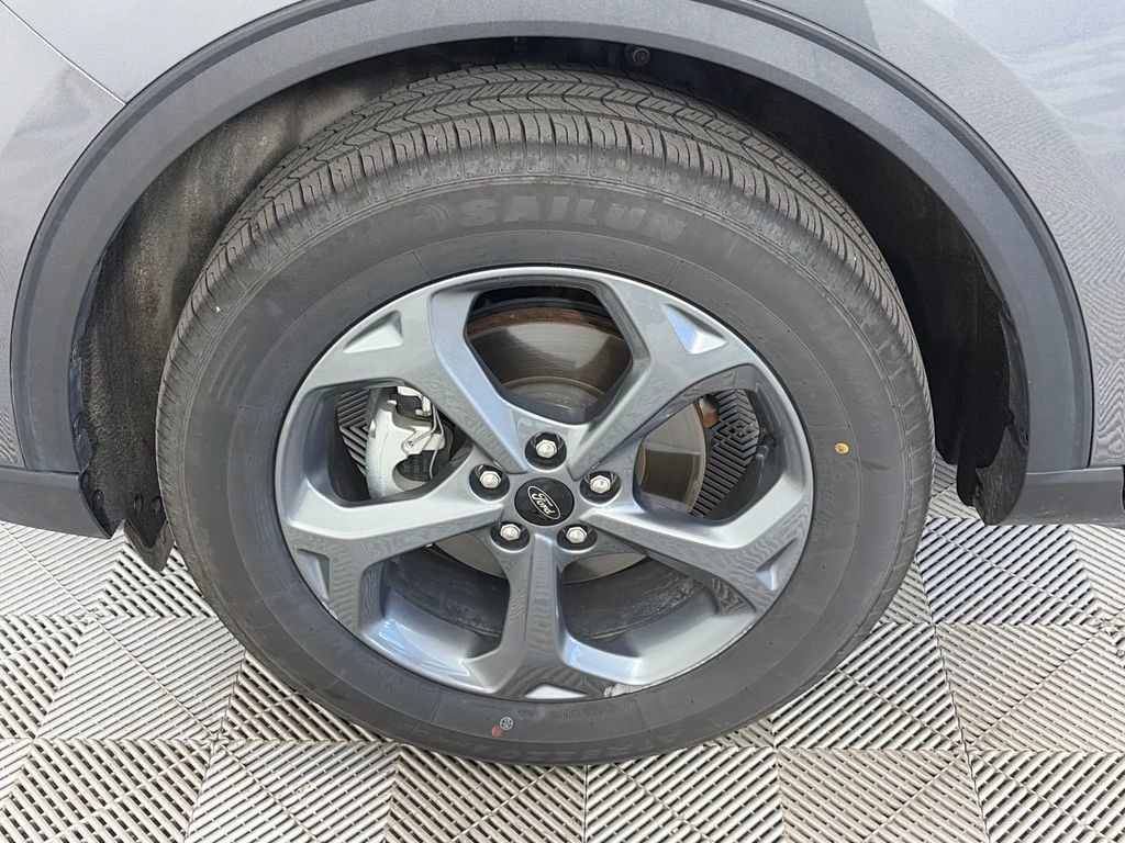 Certified 2025 Ford Escape ST-Line Select AWD/4WD image 8