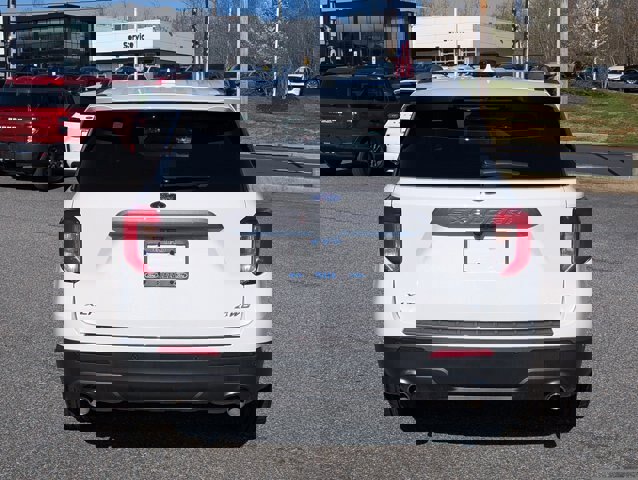 Certified 2023 Ford Explorer XLT w/ Equipment Group 202A image 4