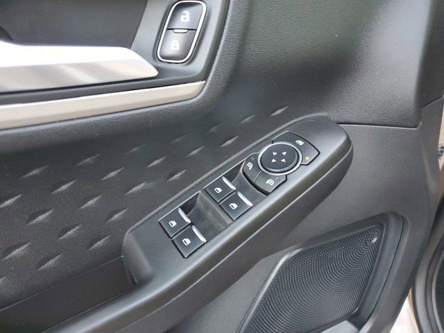 Certified 2020 Ford Escape SE image 17