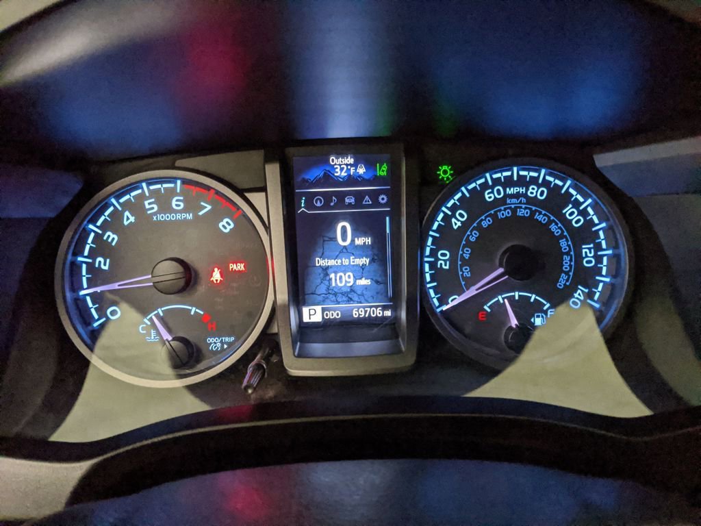 Used 2018 Toyota Tacoma TRD Sport image 12