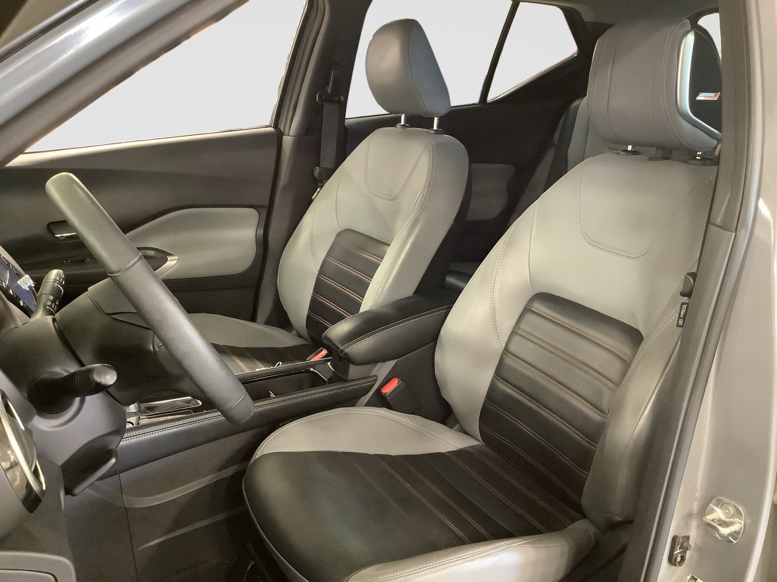 Used 2021 Nissan Kicks SR w/ SR Premium Package FWD image 12
