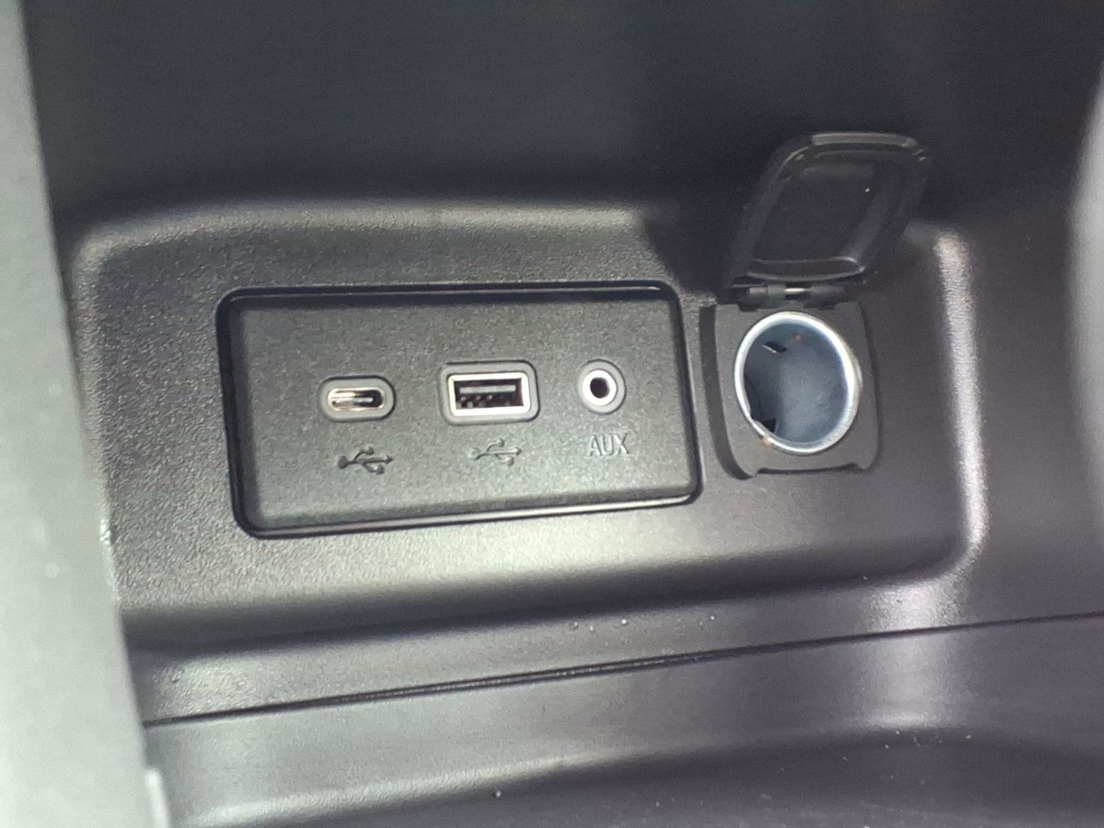 Used 2024 Chevrolet Equinox LT w/ LPO, Floor Liner Package FWD image 17