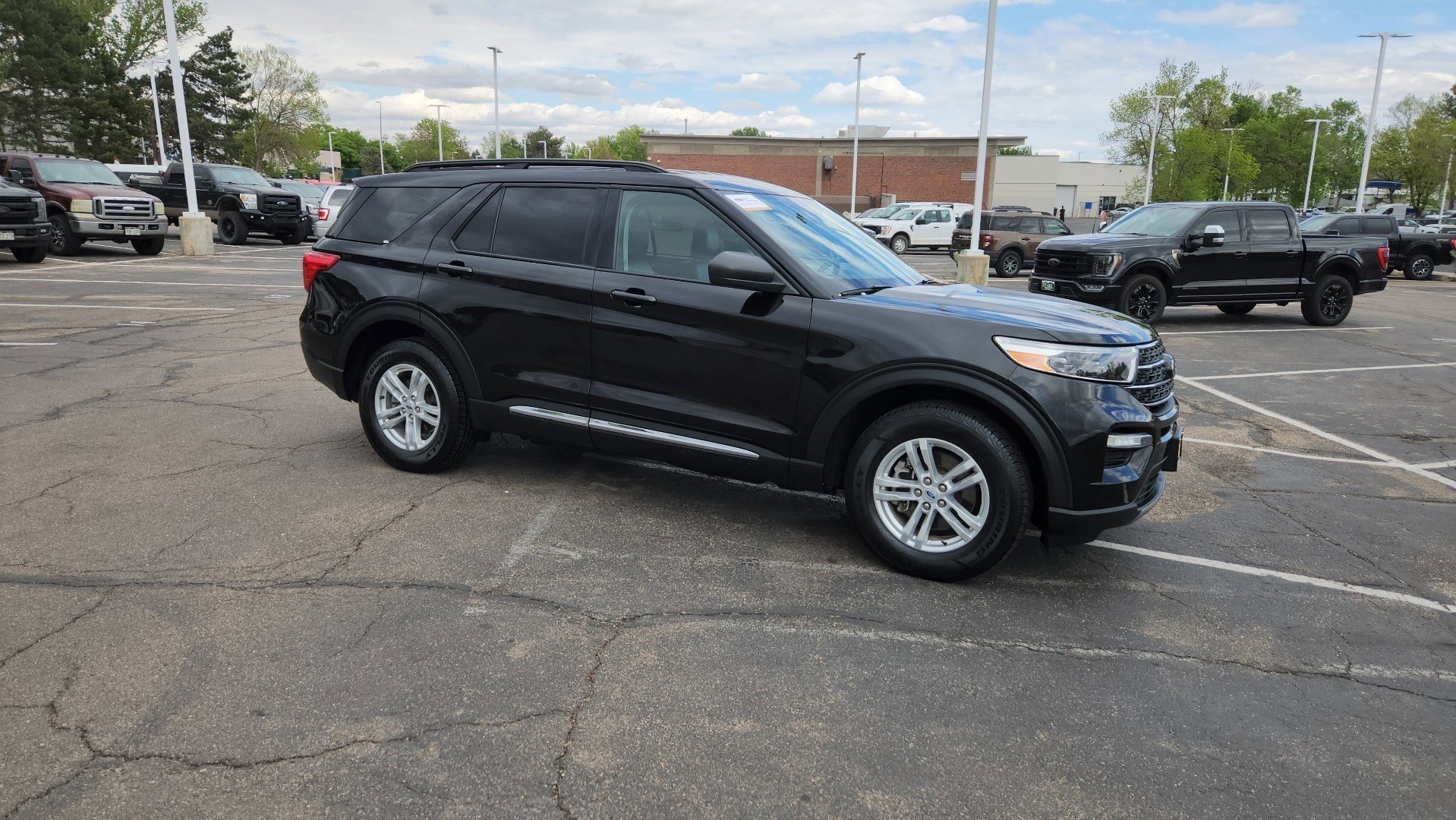 Certified 2023 Ford Explorer XLT w/ Equipment Group 202A AWD/4WD image 17