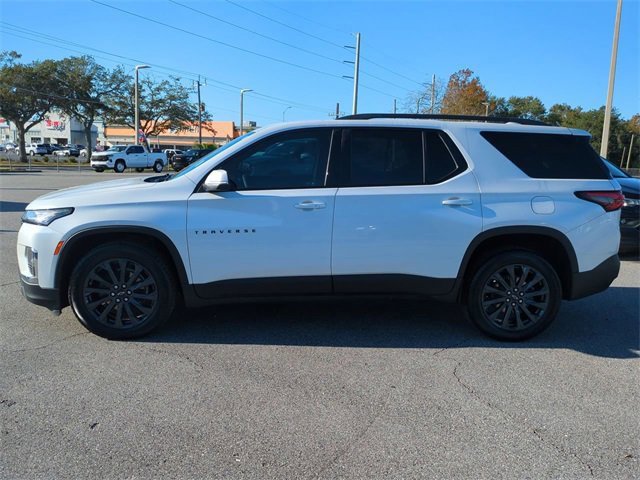 Used 2023 Chevrolet Traverse RS image 2