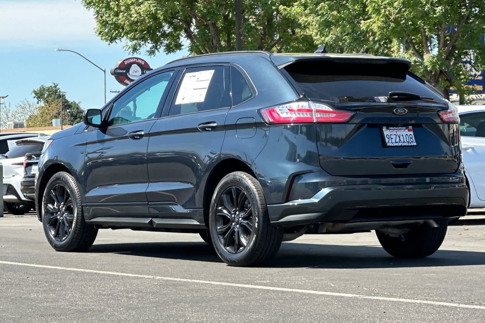 Certified 2023 Ford Edge SE w/ Black Appearance Package image 3