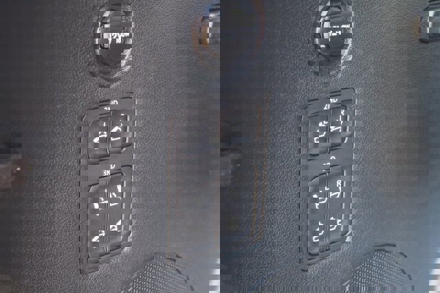 Used 2023 Hyundai Palisade Calligraphy image 17