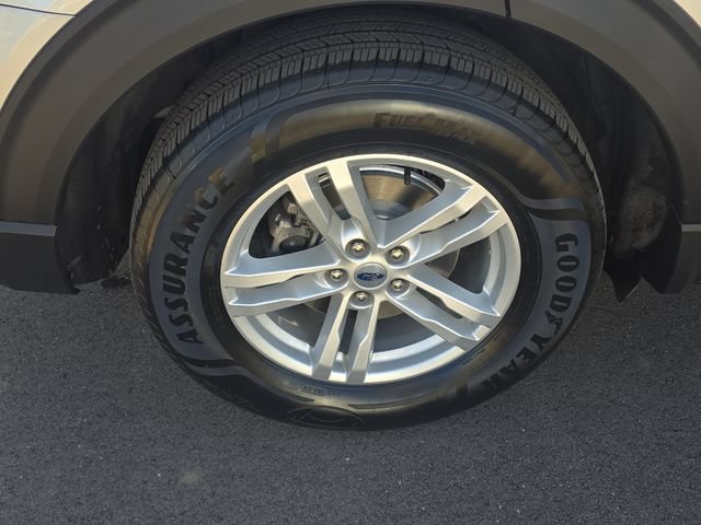 Certified 2021 Ford Explorer XLT w/ Equipment Group 202A AWD/4WD image 5