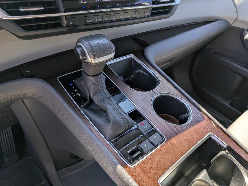 Used 2022 Toyota Sienna XLE FWD image 26