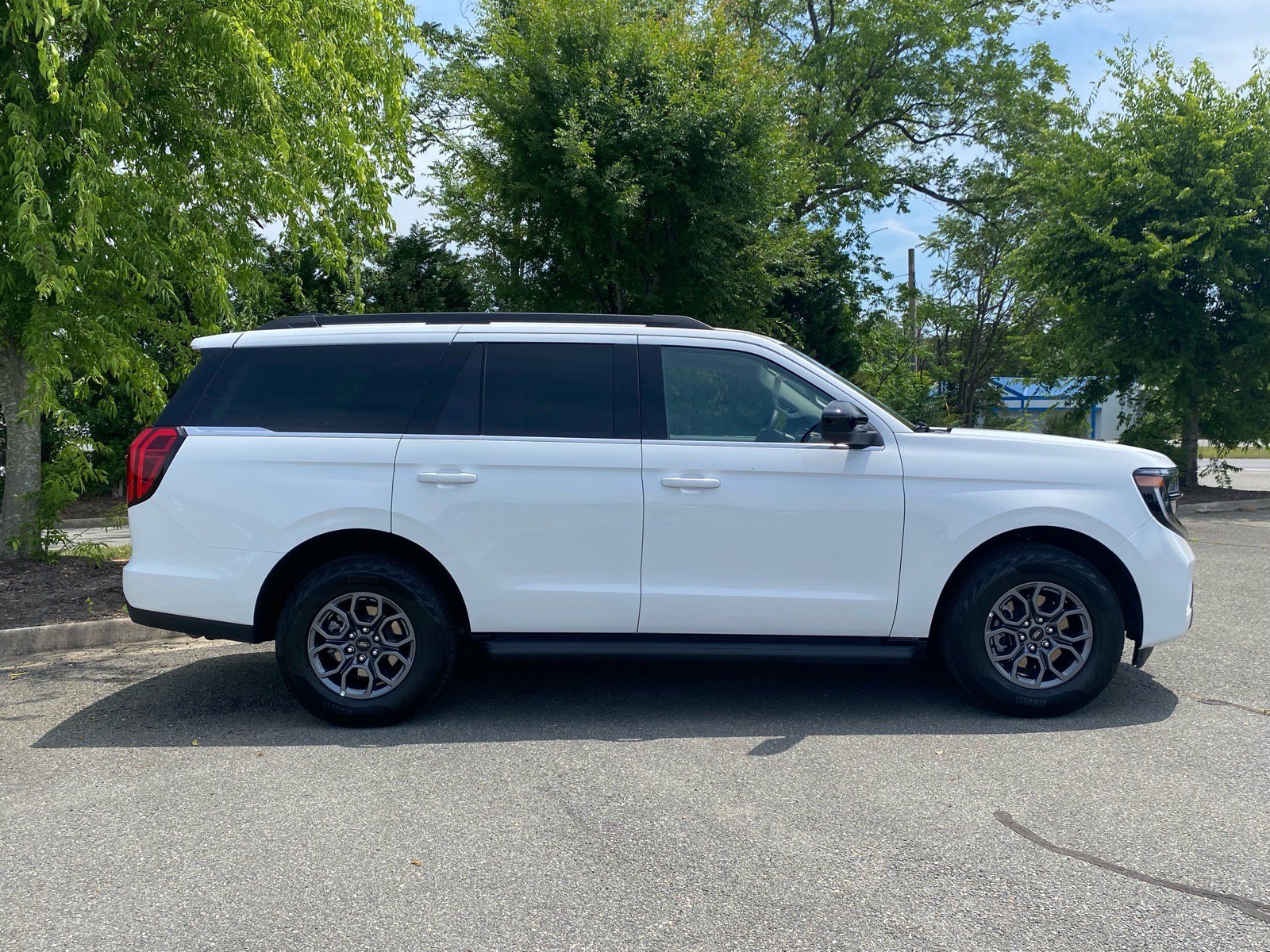 Certified 2025 Ford Expedition Active AWD/4WD image 3